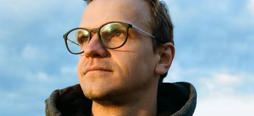 Дмитрий Ларин блогер