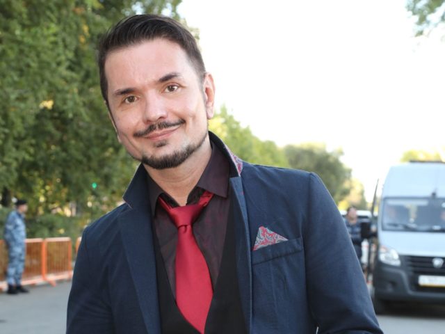 Денис Сердюков: биография, фильмография, фото, жена, дети, семья, сколько лет?